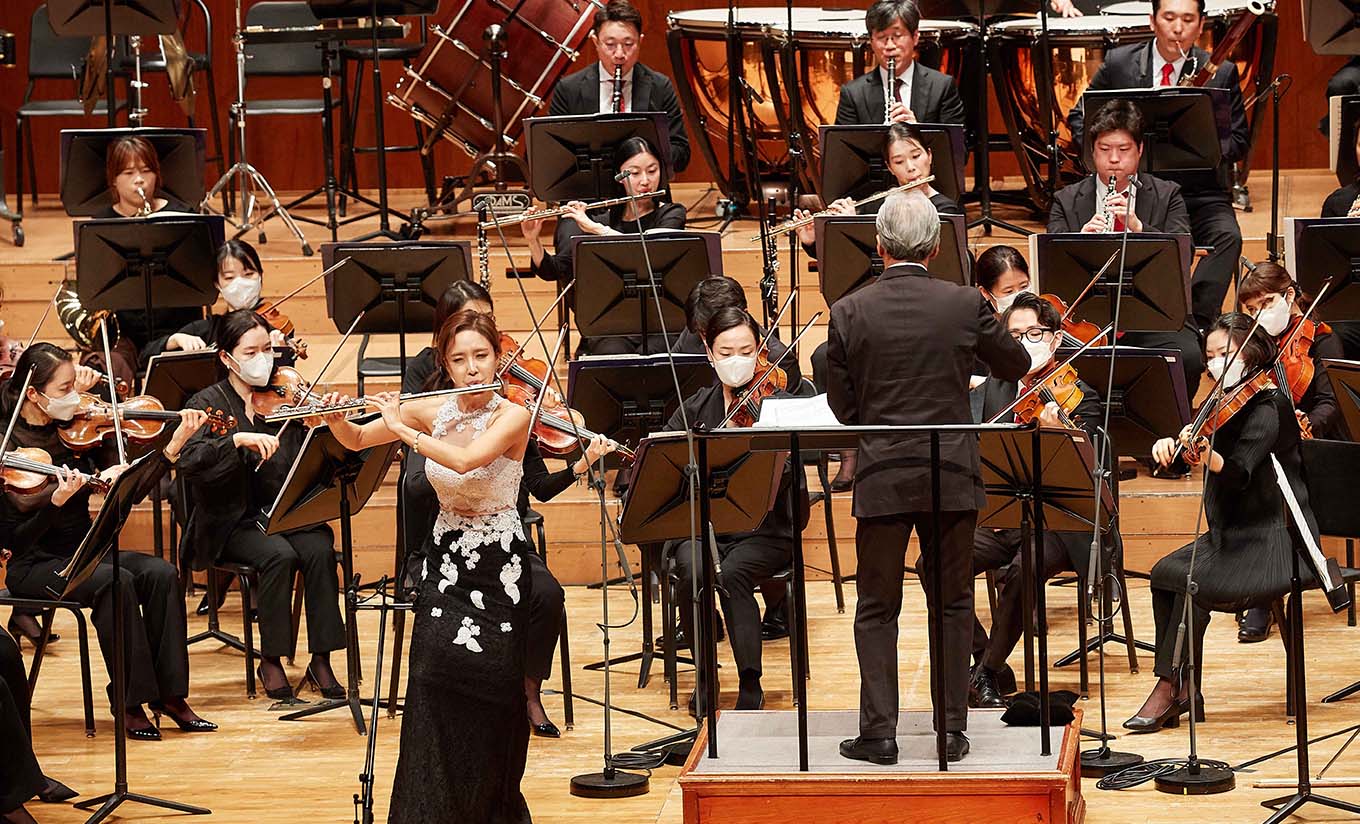 Hanwha supports musicians participating in the yearly Orchestral Festival as well as audiences who wish to attend.