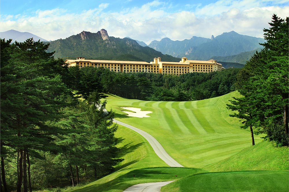 Seorak Plaza Country Club, operated by Hanwha Hotels & Resorts, offers an exquisit golfing experience.