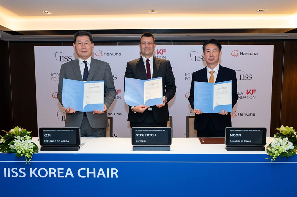 Hanwha and IISS representatives at the signing ceremony for the Korea Chair partnership in Singapore.