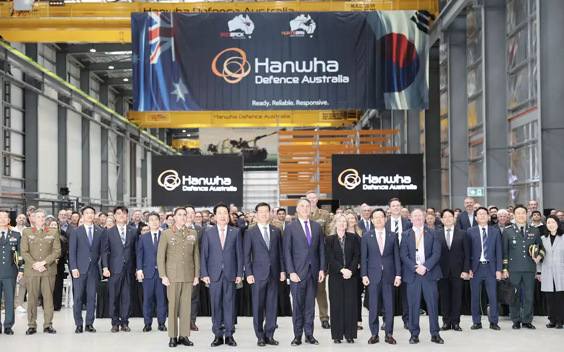 Alongside dignitaries from around the world, Hanwha Aerospace marks the completion of its new Australian armored vehicle factory.