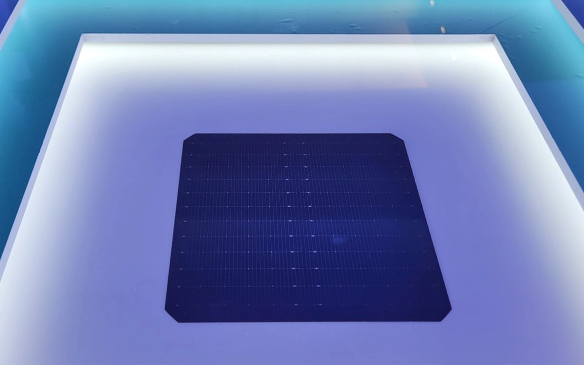 Hanwha Qcells set a world record for tandem solar cell efficiency on a scalable full-area M10-sized cell.