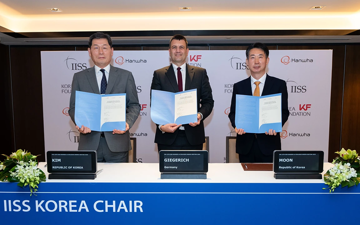 Hanwha and IISS representatives at the signing ceremony for the Korea Chair partnership in Singapore.